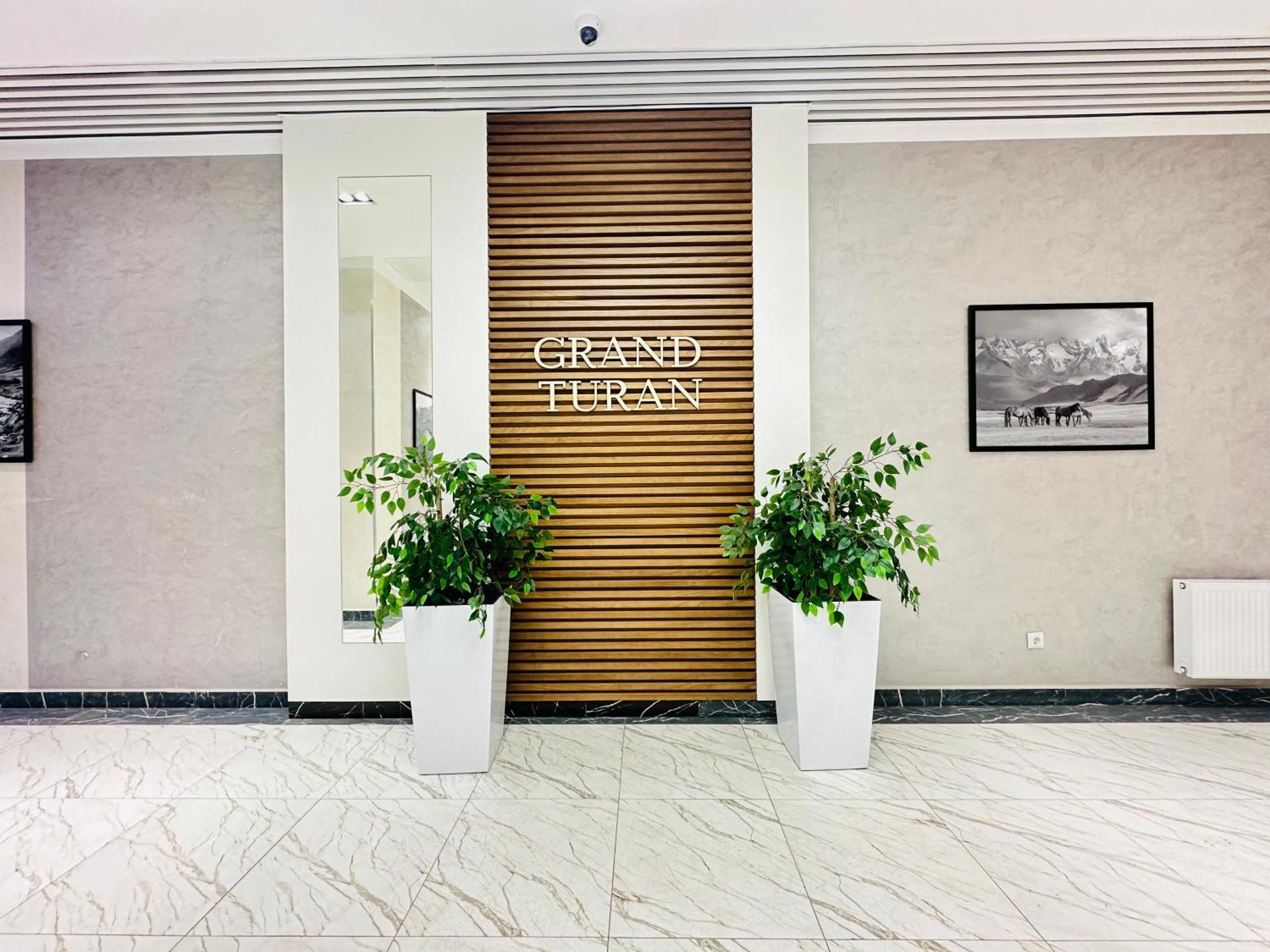 Grand Turan Comfort Two-Room Apartments Астана Экстерьер фото