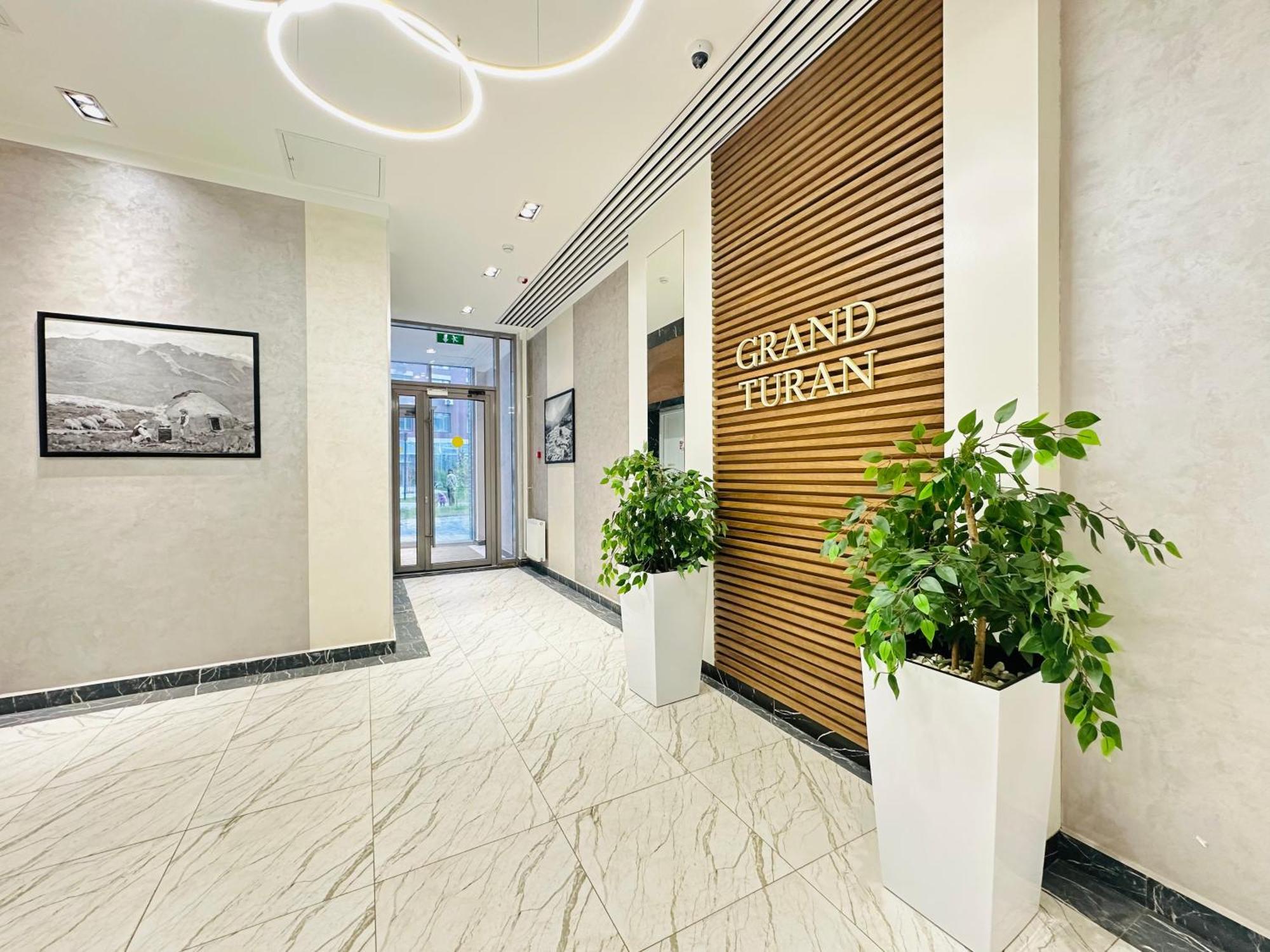 Grand Turan Comfort Two-Room Apartments Астана Экстерьер фото